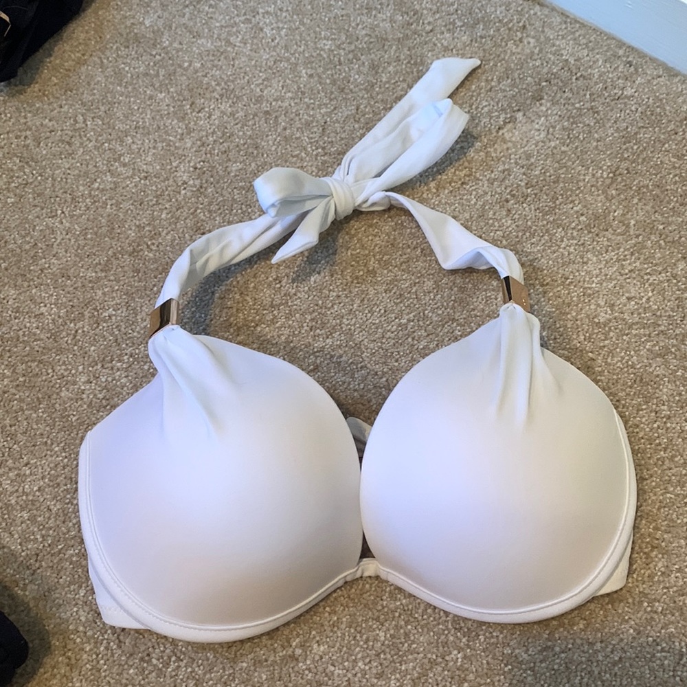 32D Victoria’s Secret bikini top